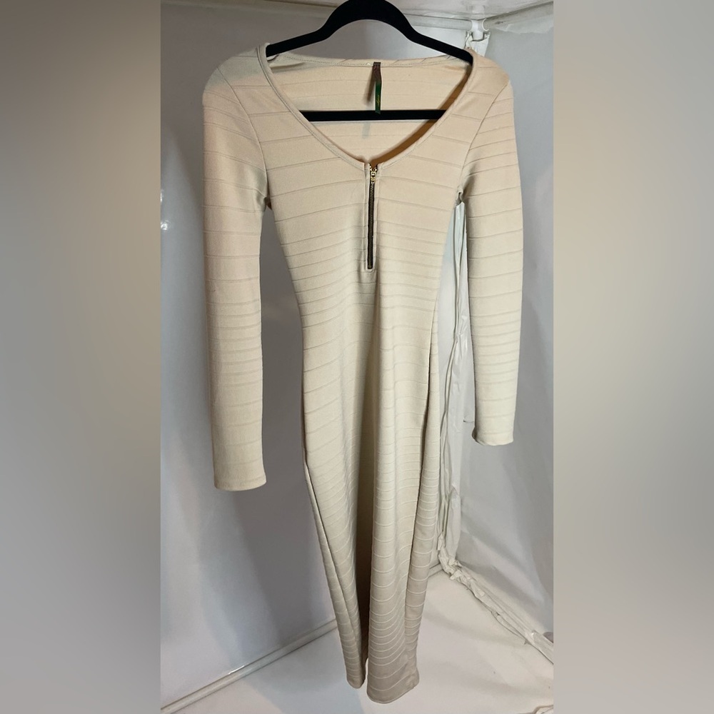 Código Chic cream Long Sleeve Dress size x small